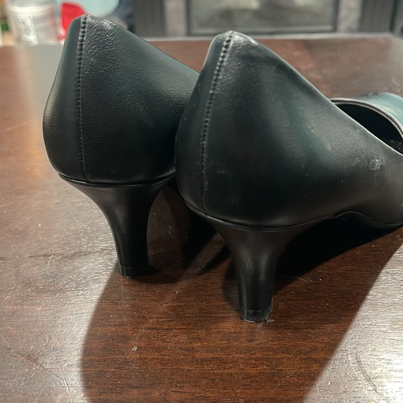 7.5 heels. Perfect condition - Picture 2 of 2